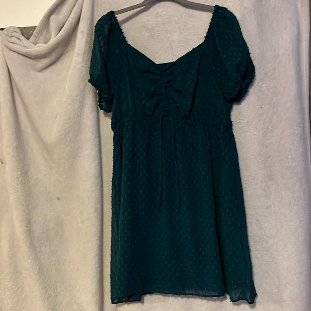 Autumn is here! Emerald green Chiffon bunched front puffed sleeve XL dress.